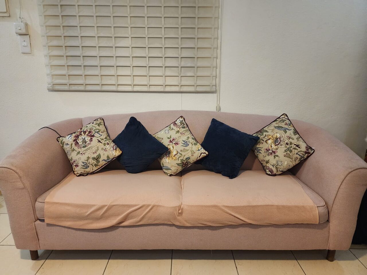 Jeddah, Furniture, SAR 500,  5 Seater Sofa Urgent Sale