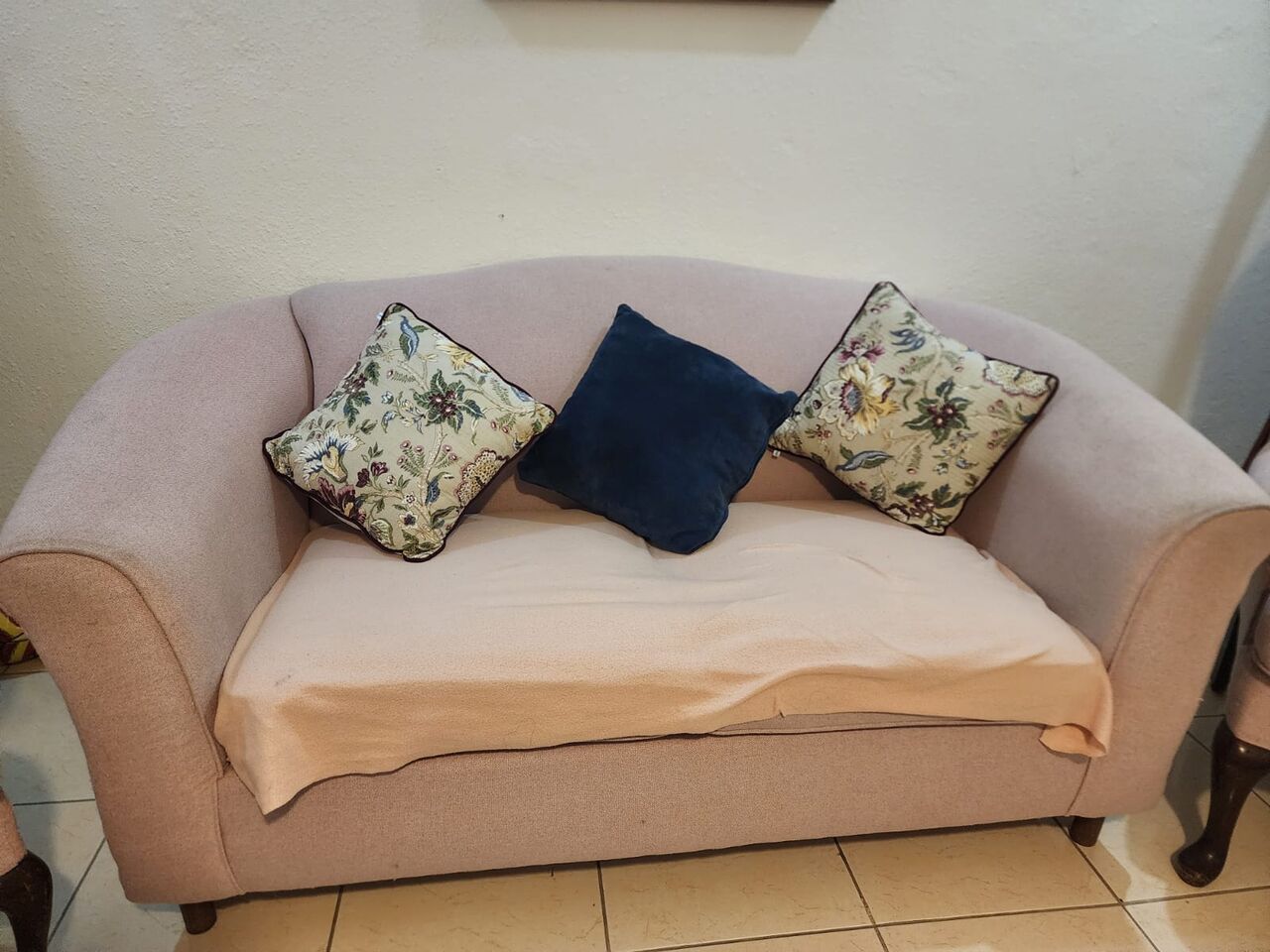 Jeddah, Furniture, SAR 500,  5 Seater Sofa Urgent Sale