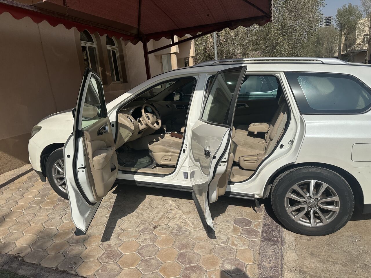 Riyadh, Vehicles, Cars & Trucks , SAR 41000,  Nissan Pathfinder,  2015,  Automatic,  146000 KM,   - Accident Free - 146,000 KM Driven - Single Owner - Price 41,000 SAR
