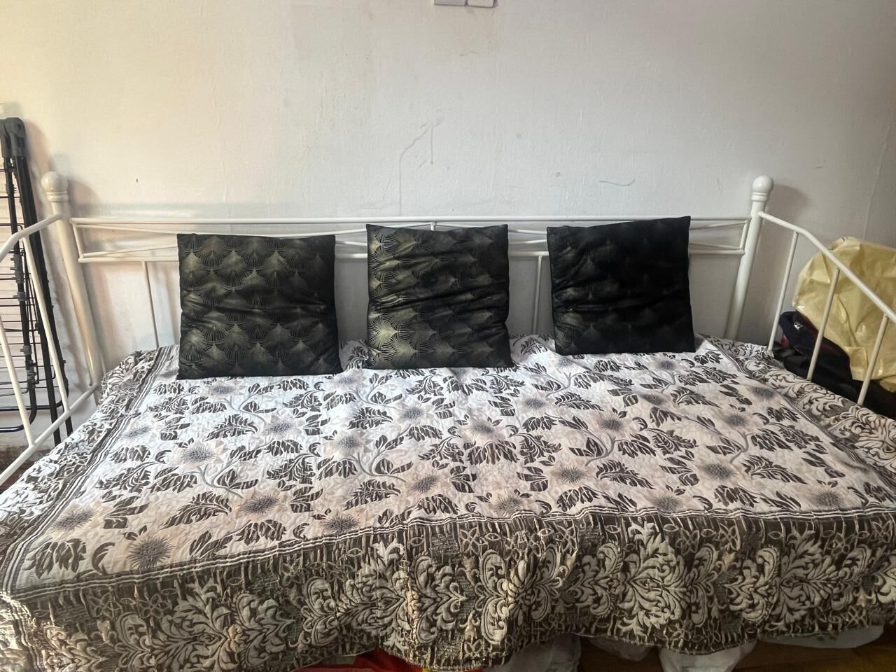 Hara, Furniture, SAR 1,  Urgently Want To Sale 2 Sofa, 1 Single Bed, And A Small Dressing Table