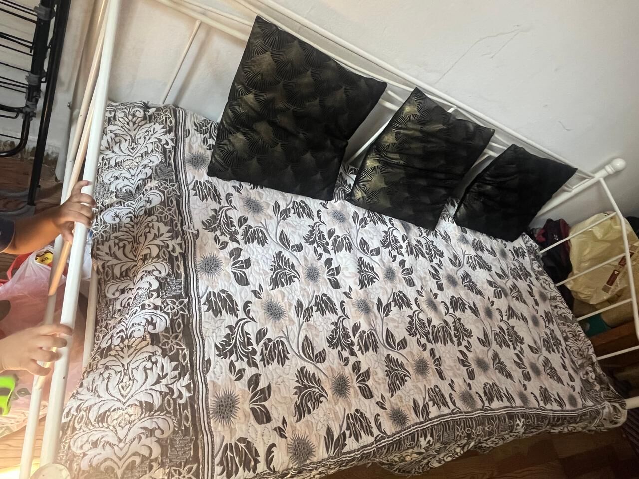 Hara, Furniture, SAR 1,  Urgently Want To Sale 2 Sofa, 1 Single Bed, And A Small Dressing Table