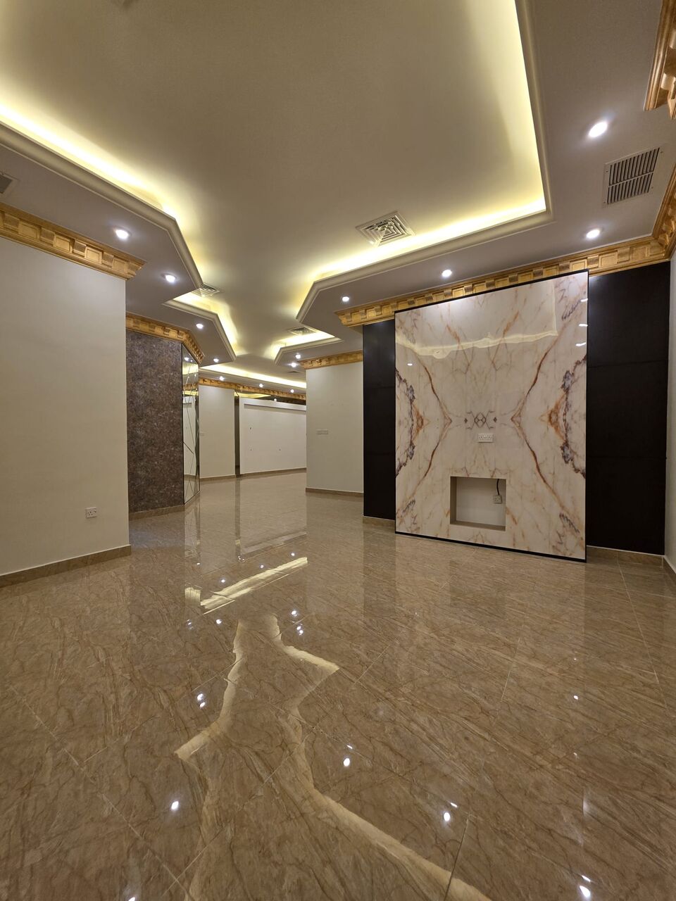 Funaitees, Apartments, Flats, Houses & Villas, KWD 900/month,  5 BR,  Floor For Rent In Al-Funaitees With A Private Entrance