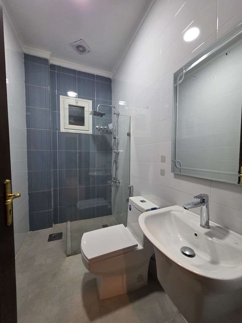 Funaitees, Apartments, Flats, Houses & Villas, KWD 900/month,  5 BR,  Floor For Rent In Al-Funaitees With A Private Entrance