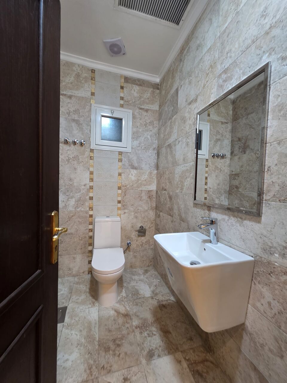 Funaitees, Apartments, Flats, Houses & Villas, KWD 900/month,  5 BR,  Floor For Rent In Al-Funaitees With A Private Entrance