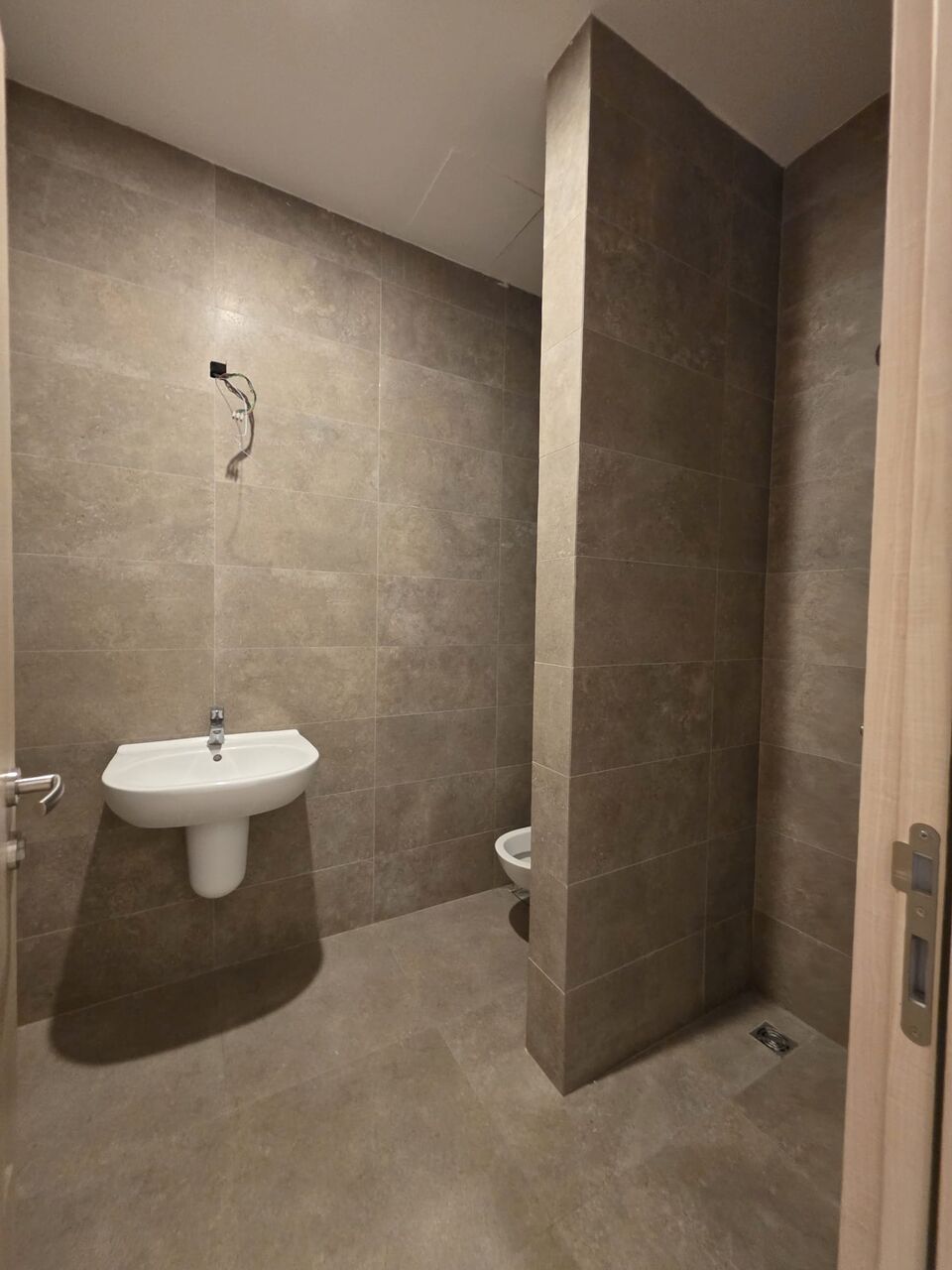 Salmiya, Apartments, Flats, Houses & Villas, KWD 1400/month,  For Rent In Salmiya: An Investment-use Floor (137 Sqm).