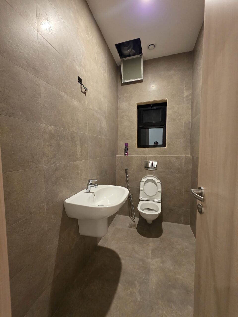 Salmiya, Apartments, Flats, Houses & Villas, KWD 1400/month,  For Rent In Salmiya: An Investment-use Floor (137 Sqm).