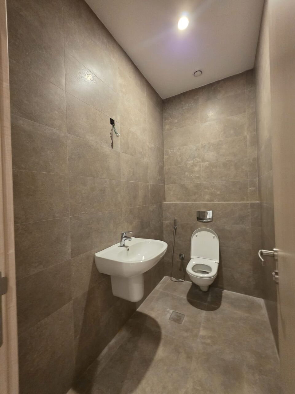 Salmiya, Apartments, Flats, Houses & Villas, KWD 1400/month,  For Rent In Salmiya: An Investment-use Floor (137 Sqm).