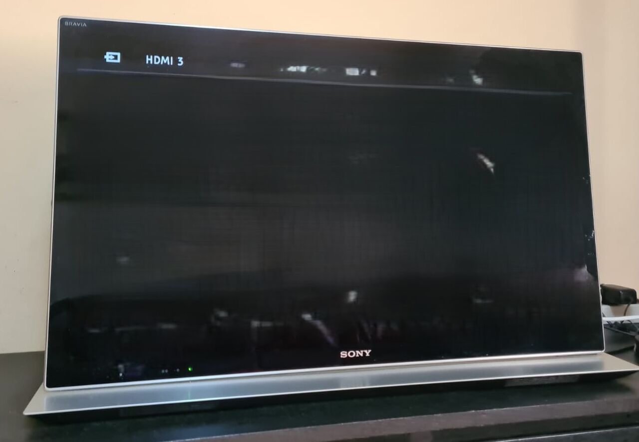 Riyadh, Electronics, SAR 700/month,  Sony Bravia KDL-40HX855 With Sound Bar TV Stand (3D)