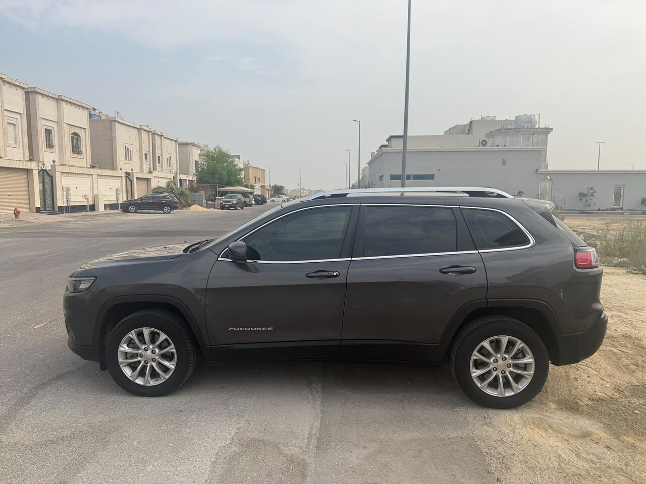 Riyadh, Vehicles, Cars & Trucks , SAR 38000,  Jeep Cherokee,  2019,  Automatic,  180000 KM,  No Accident, No Repaint, 1st Owner