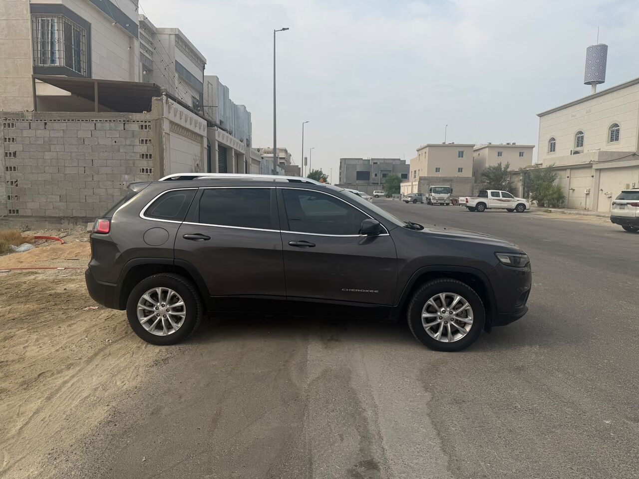 Riyadh, Vehicles, Cars & Trucks , SAR 38000,  Jeep Cherokee,  2019,  Automatic,  180000 KM,  No Accident, No Repaint, 1st Owner