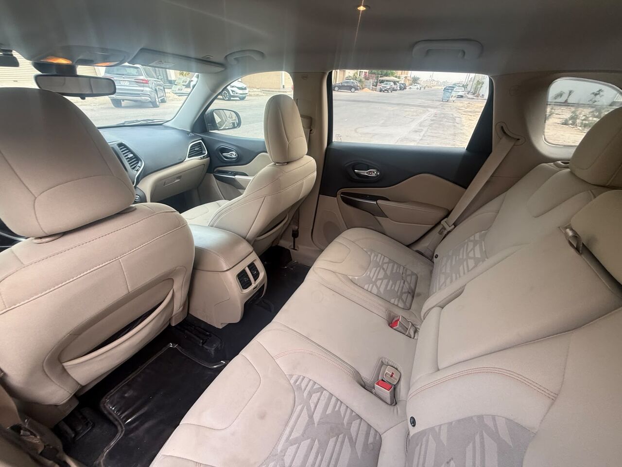 Riyadh, Vehicles, Cars & Trucks , SAR 38000,  Jeep Cherokee,  2019,  Automatic,  180000 KM,  No Accident, No Repaint, 1st Owner