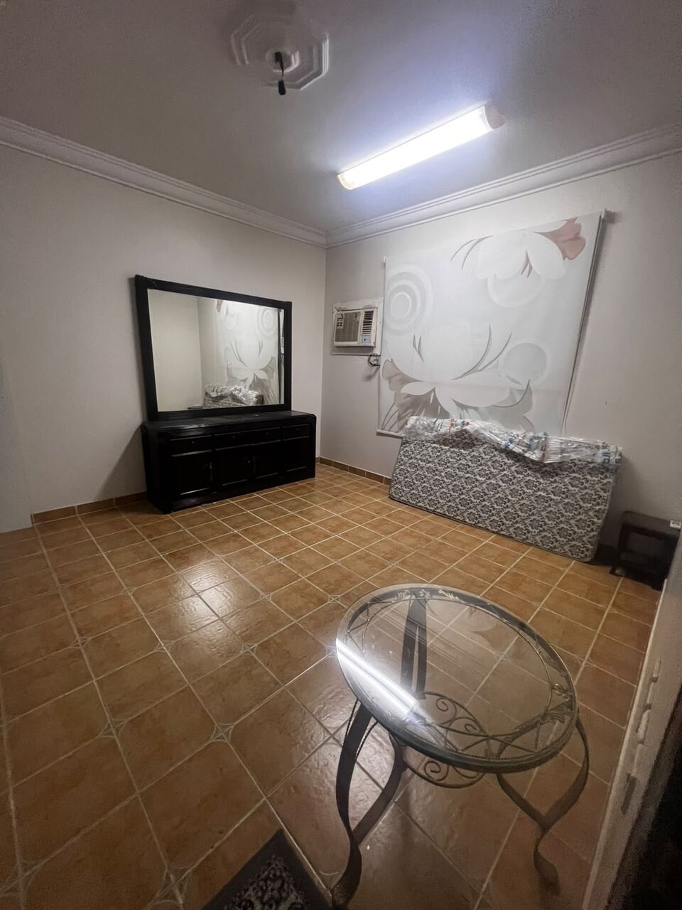Al Yarmouk, Housing Exchanges, SAR 1400/month,  Single Separate Room For Executive Bachelor
