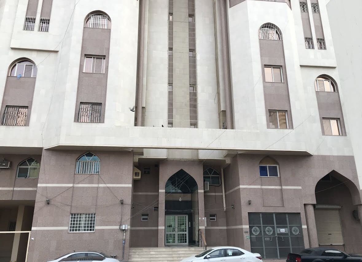 Madinah, Apartments, Flats, Houses & Villas, SAR 3300/month,  5 BR,  525 Sq. Meter,  Madinah 4-5 Bedrooms,5 Bath Spacious 500sqm Apartment For Rent - Unfurnished Near To Haram