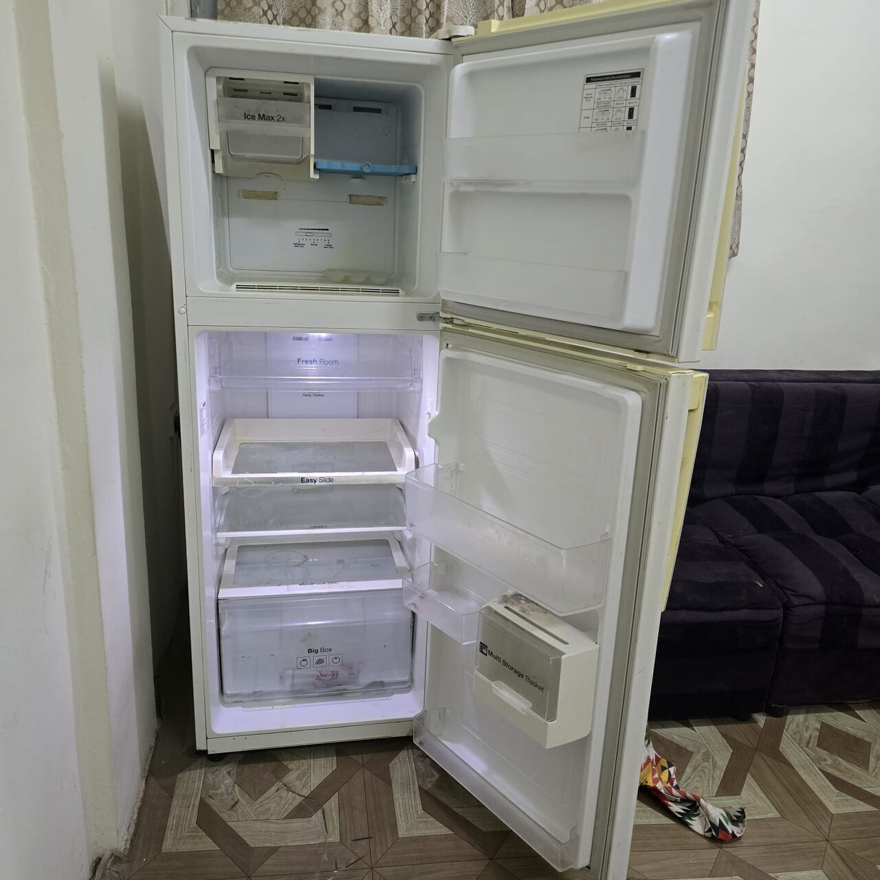 Al Malaz, Household Items, SAR 2000,  Fridge, Washing Machine, Gas Stove Are Good Condition And Ready For Sale.