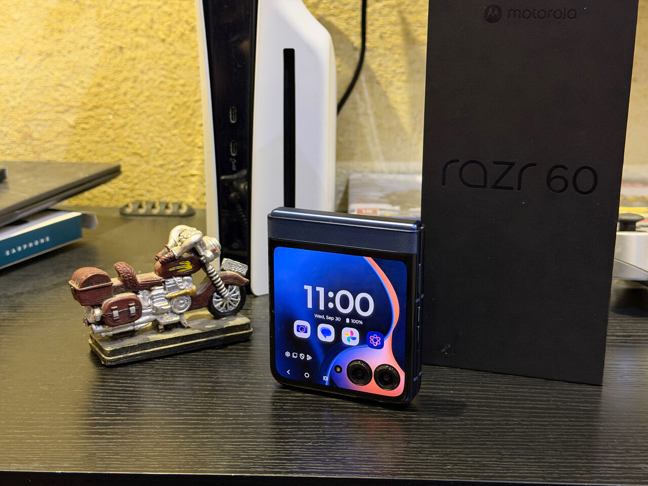 Riyadh, Electronics, SAR 1450,  Motorola Razr 60