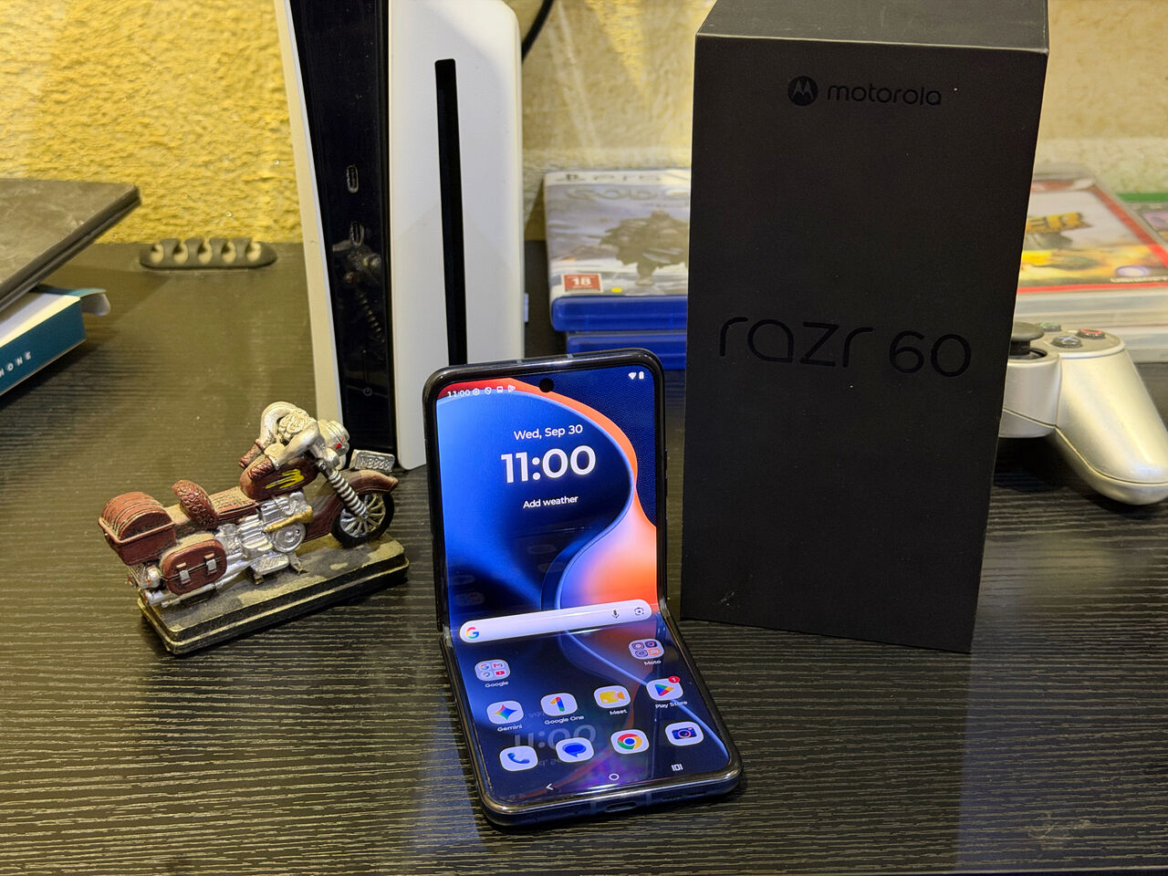 Riyadh, Electronics, SAR 1450,  Motorola Razr 60