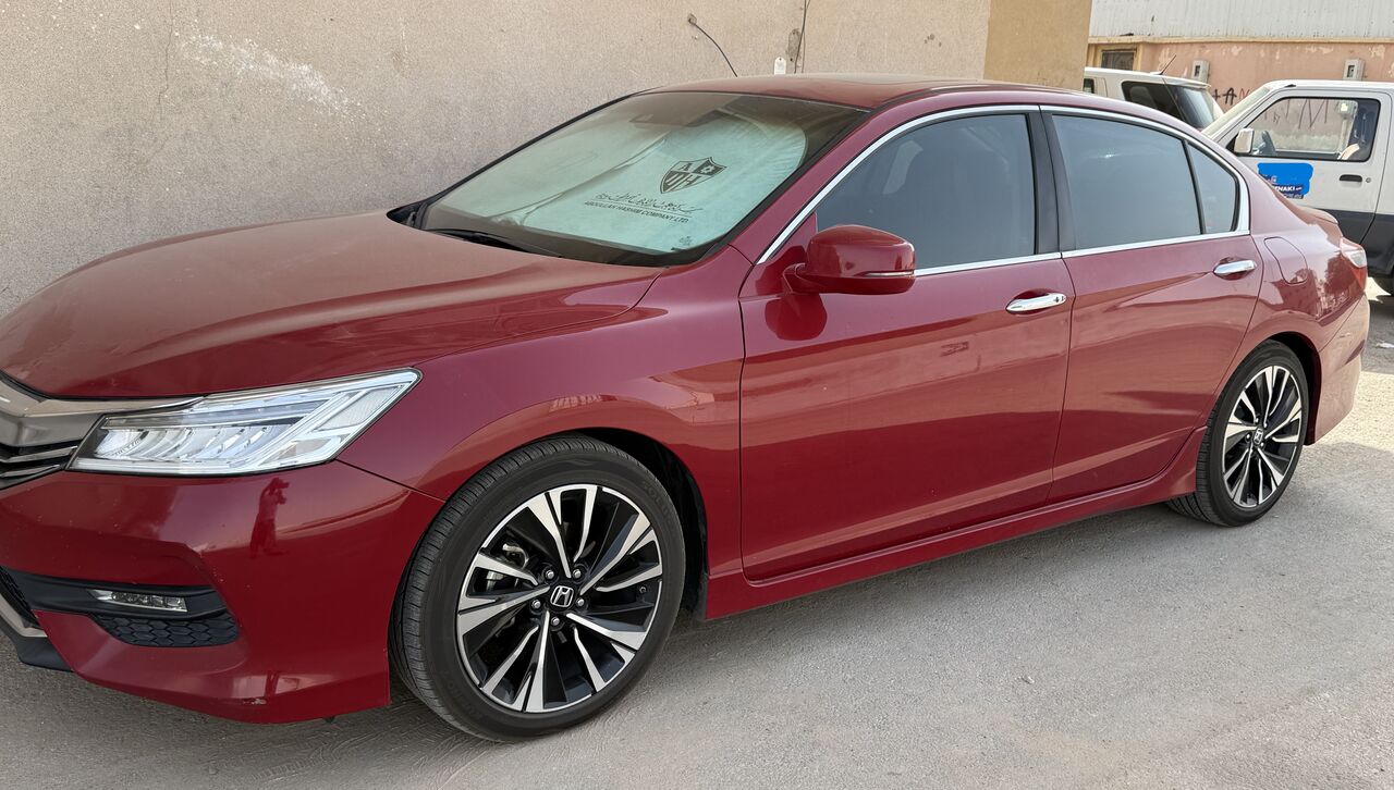 Riyadh, Vehicles, Cars & Trucks , SAR 78000,  Honda Accord 2017 V6 3.5 Sport (Agency Maintained),  2017,  Automatic,  370000 KM,  Honda Accord  V6 3.5 Sport  Red Color
