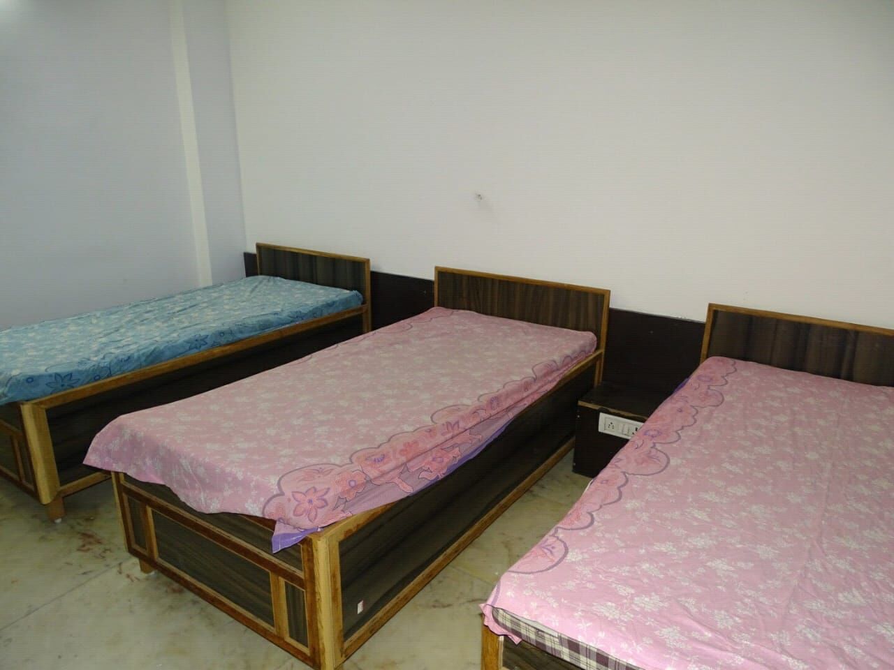 Gurgaon, Apartments, Flats, Houses & Villas, INR 5000/month,  4 BR,  2040 Sq. Meter,  Pg In Imt Manesar Gurgaon