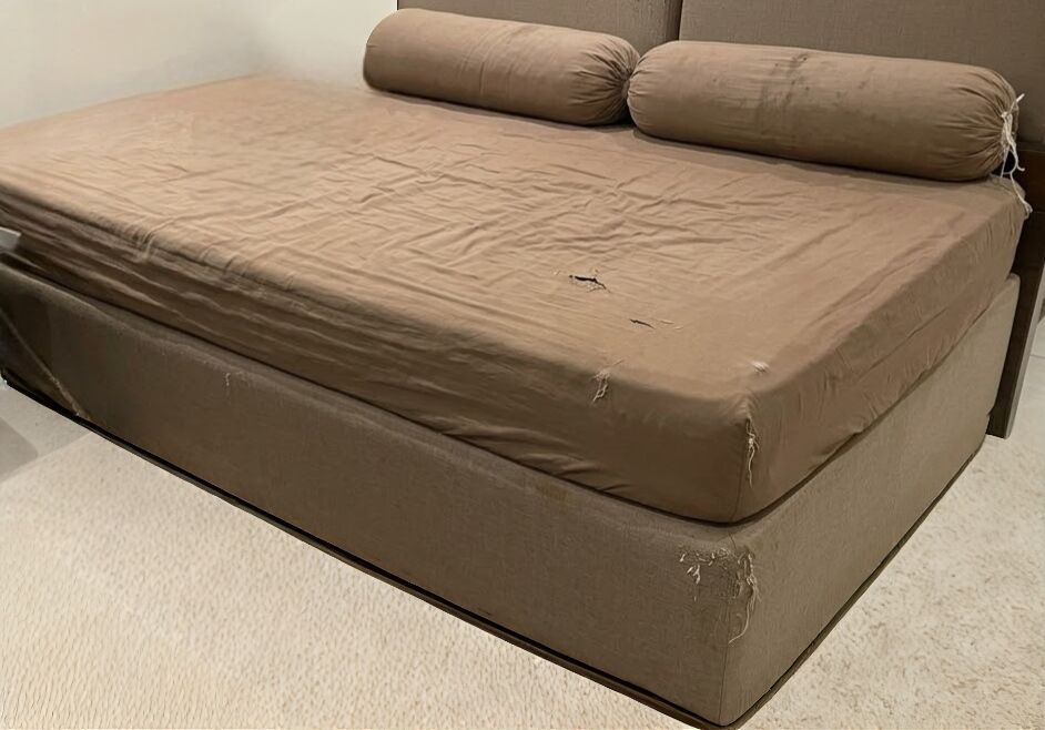 Riyadh, Furniture, SAR 700,  Single Bed & Dining Table Set