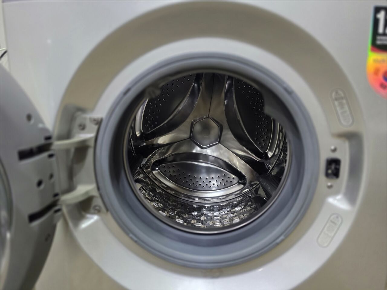 Al Naseem, Appliances, SAR 1,  Daeivoo 9kg Front Load Automatic Washing Machine &ndash; 100% Drying