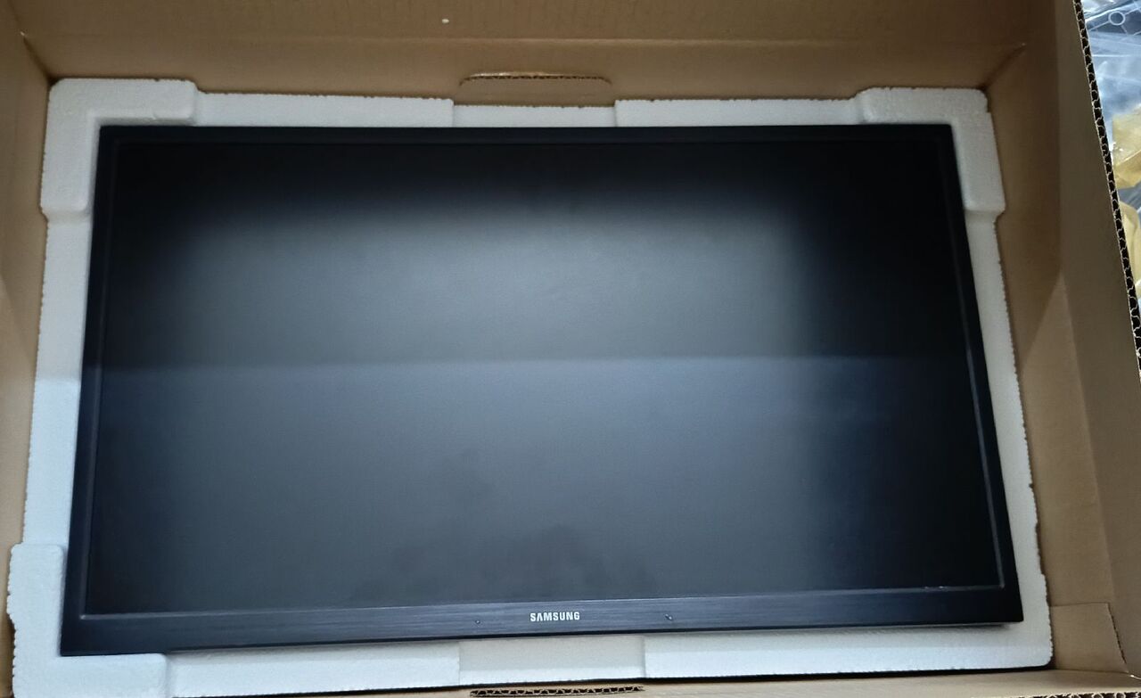 Hara, Electronics, SAR 400,  2 Samsung Desktop 22Inch
