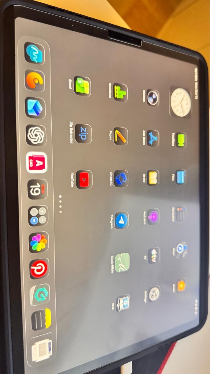 Riyadh, Tablet Computers, SAR 3200,  Apple IPad Pro 11&rdquo; (4th Gen) 256GB Silver + Pencil 2 + Bluetooth Keyboard Case - Mint!