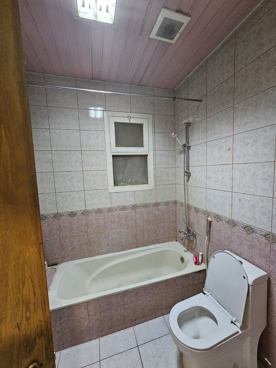 Al Sulaymaniyyah, Rooms for Rent, SAR 1750/month,  Furnished,  Room Available In Apartment