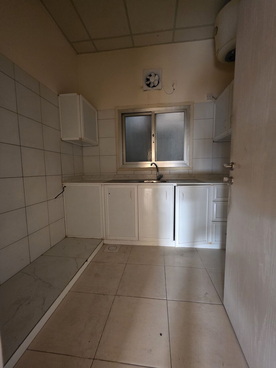 Umm Al Hassam, Apartments, Flats, Houses & Villas, BHD 250/month,  3 BR,  #2BATHROOM Hall Kitchen Without Electricity Balcony Car Parking
