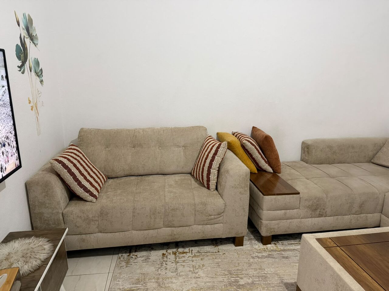 Al Faisaliyah, Furniture, SAR 2000,  Sofa 7 Set - 3pcs - With Table