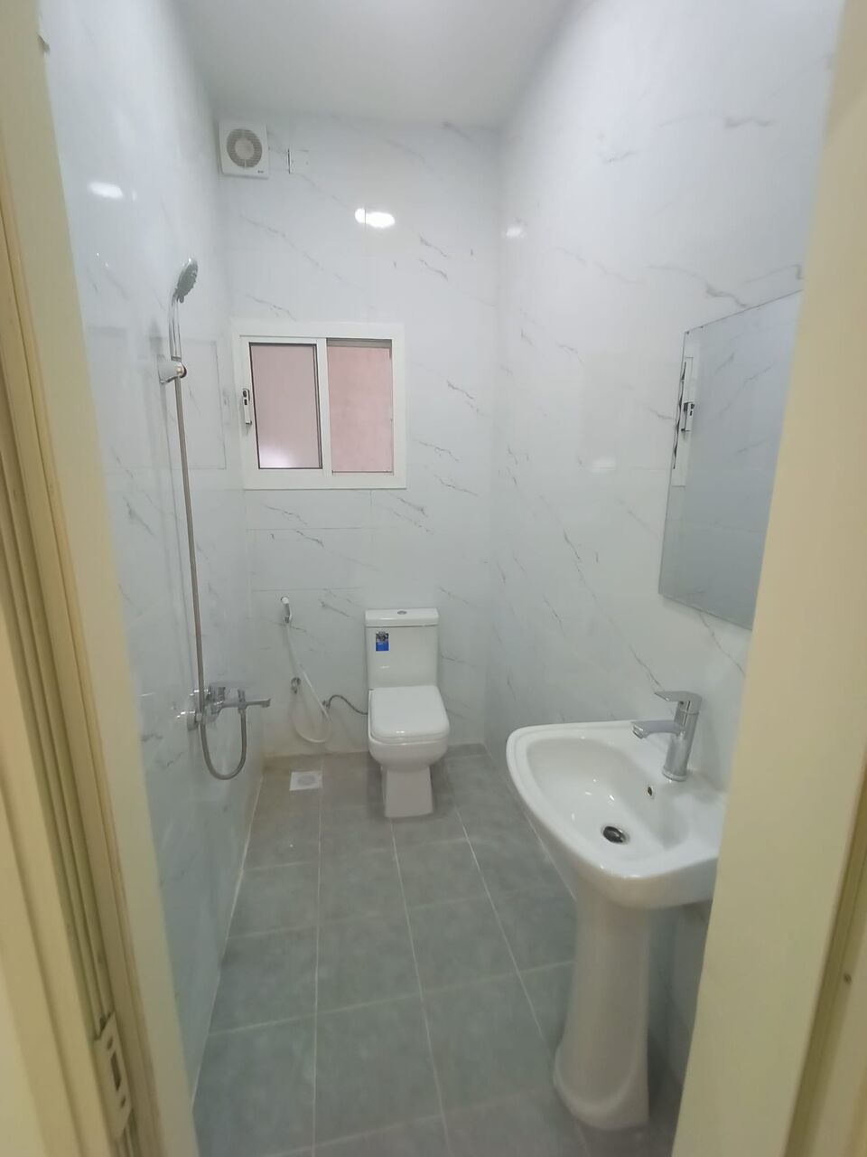Gudaibiya, Apartments, Flats, Houses & Villas, 4 Bedroom / 2 Bathroom / Big Close Kitchen / 350 BD / With EWA