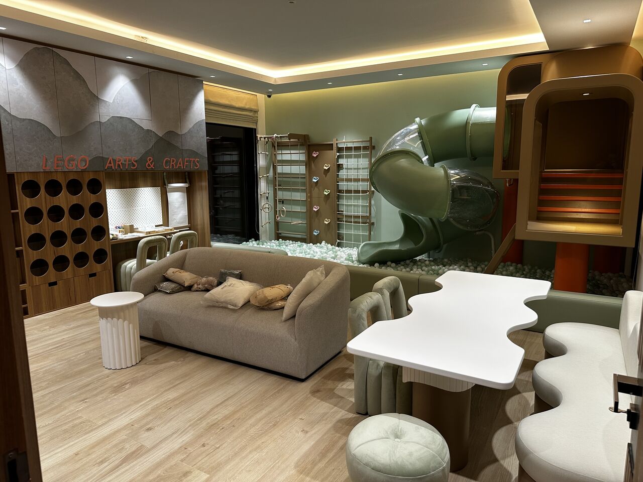 Riyadh, Interior Design, Contracting & Finishing Services