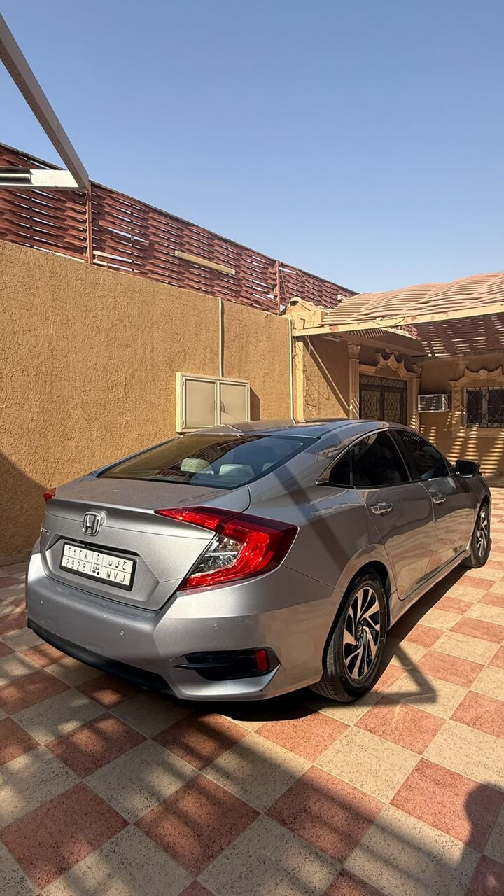 Riyadh, Vehicles, Cars & Trucks , SAR 36500,  Honda Civic EX-L,  2016,  Automatic,  235 KM,  Silver Color Clean Title For Sale Full Option
