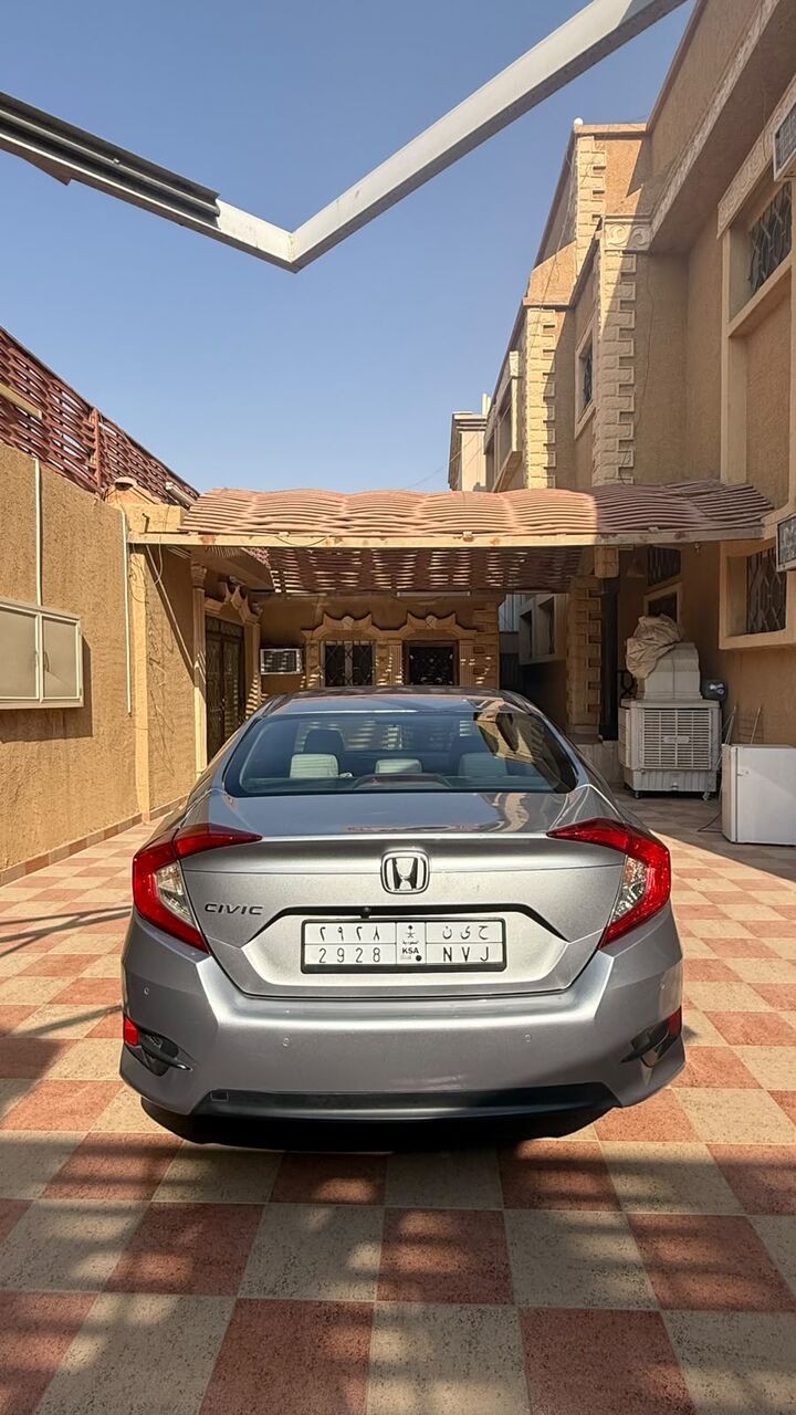 Riyadh, Vehicles, Cars & Trucks , SAR 36500,  Honda Civic EX-L,  2016,  Automatic,  235 KM,  Silver Color Clean Title For Sale Full Option