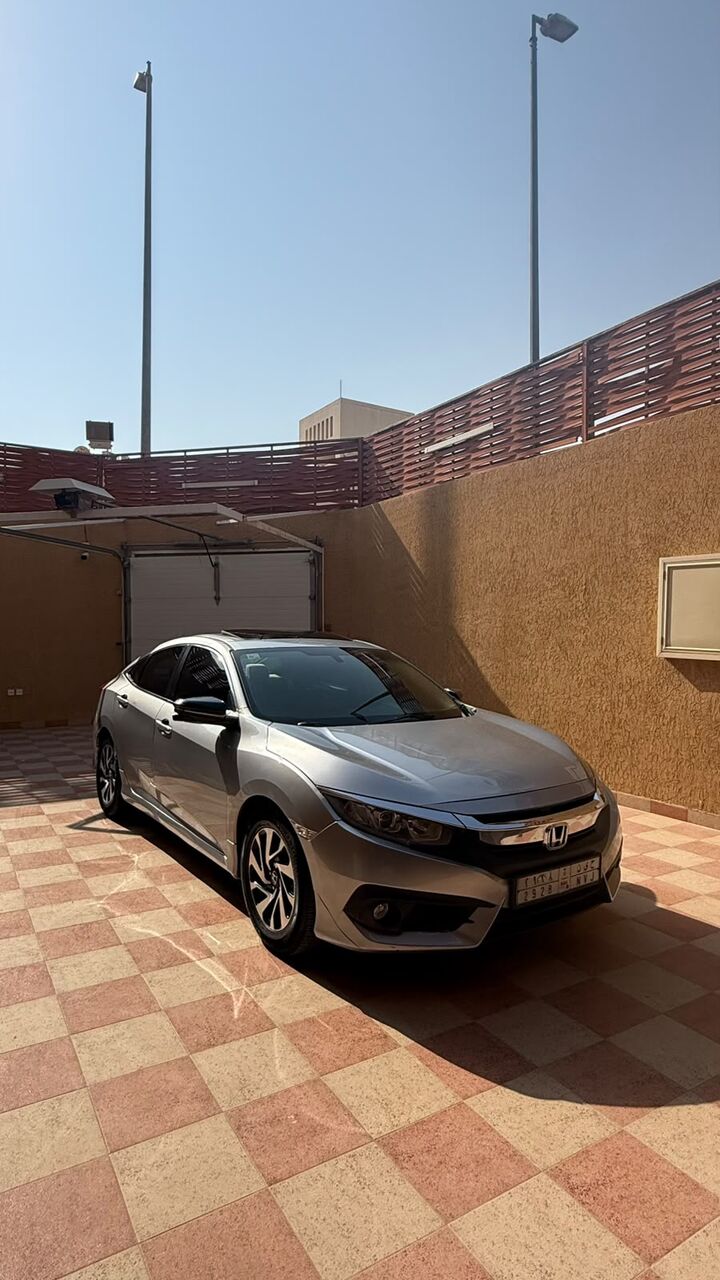 Riyadh, Vehicles, Cars & Trucks , SAR 36500,  Honda Civic EX-L,  2016,  Automatic,  235 KM,  Silver Color Clean Title For Sale Full Option