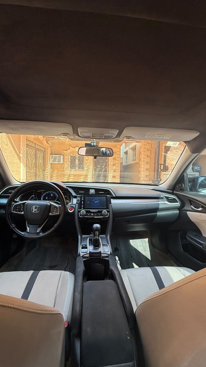 Riyadh, Vehicles, Cars & Trucks , SAR 36500,  Honda Civic EX-L,  2016,  Automatic,  235 KM,  Silver Color Clean Title For Sale Full Option