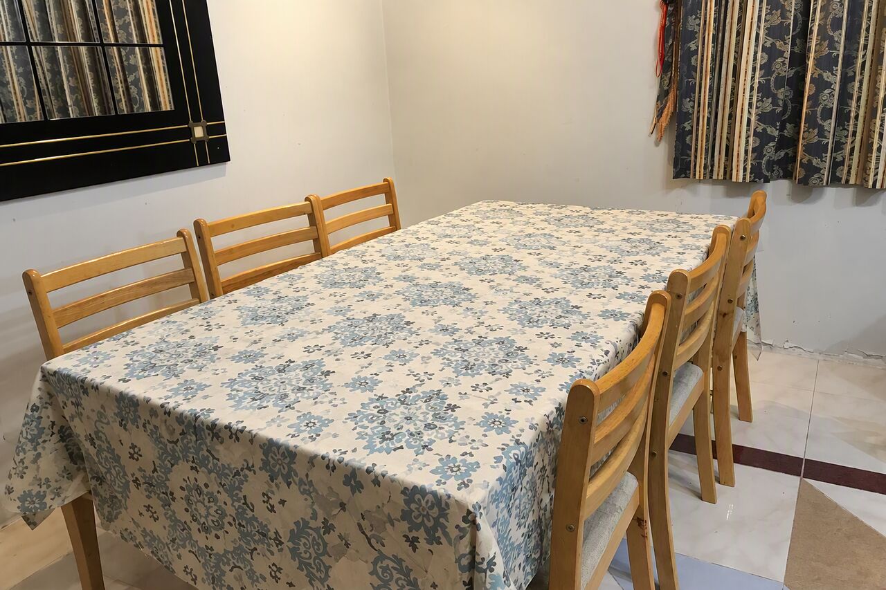Dammam, Furniture, SAR 700,  Spacious 6 To 8-seater Dining Table Set And Wall Mirror In Good Condition For Sale