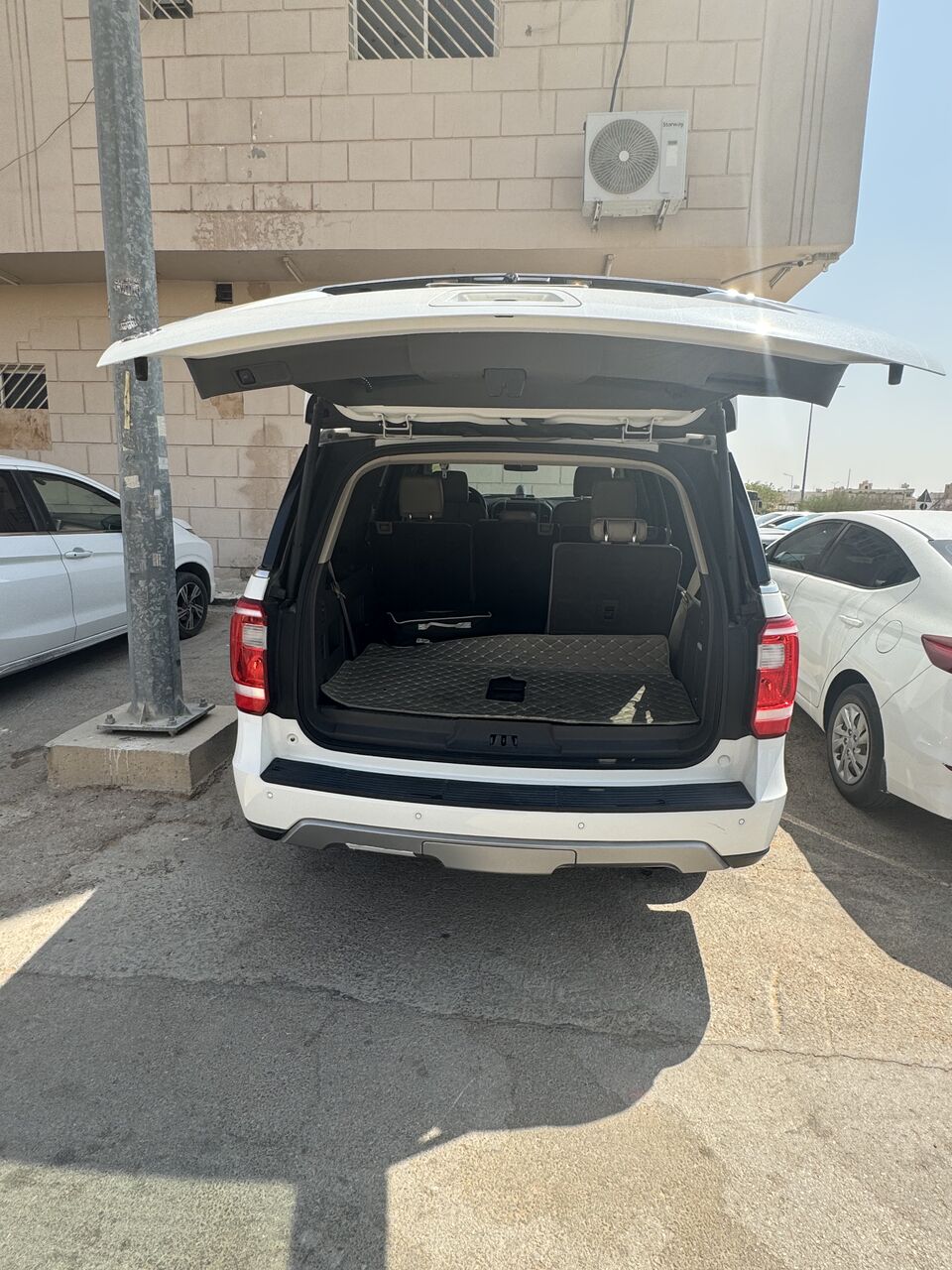 Riyadh, Vehicles, Cars & Trucks , SAR 145000,  Ford Expedition XLT,  2021,  Automatic,  105000 KM,