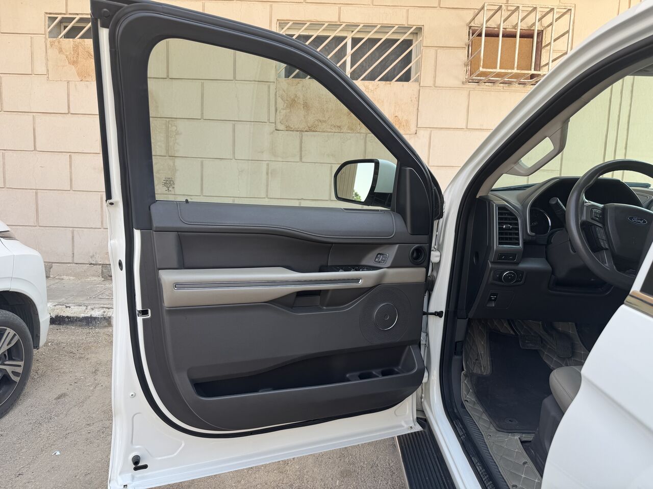 Riyadh, Vehicles, Cars & Trucks , SAR 145000,  Ford Expedition XLT,  2021,  Automatic,  105000 KM,
