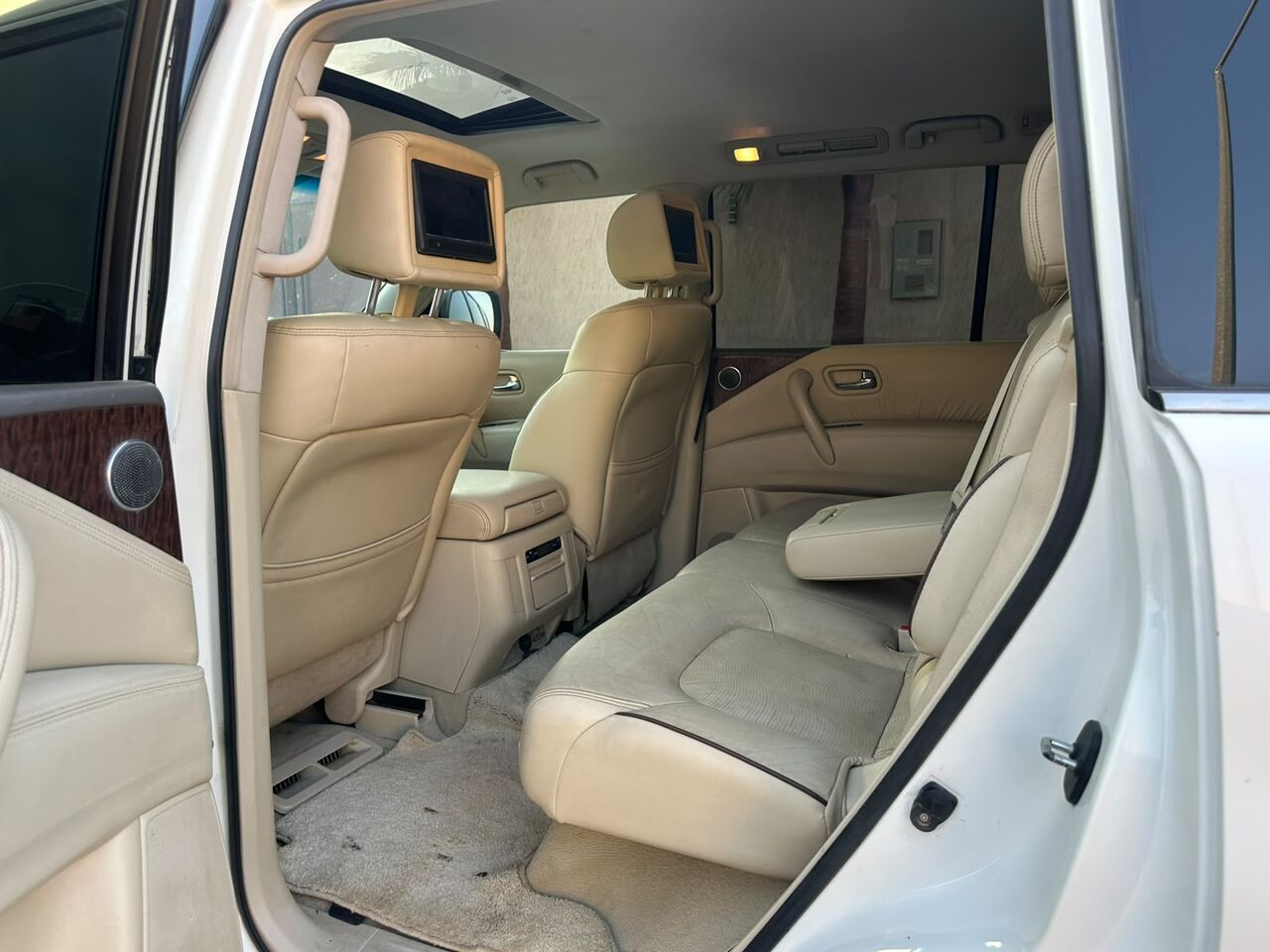 Riyadh, Vehicles, Cars & Trucks , SAR 87000,  Nissan Patrol Platinum,  2016,  Automatic,  310000 KM,    Full Options With Sunroof N 4x4 (2nd Owner)