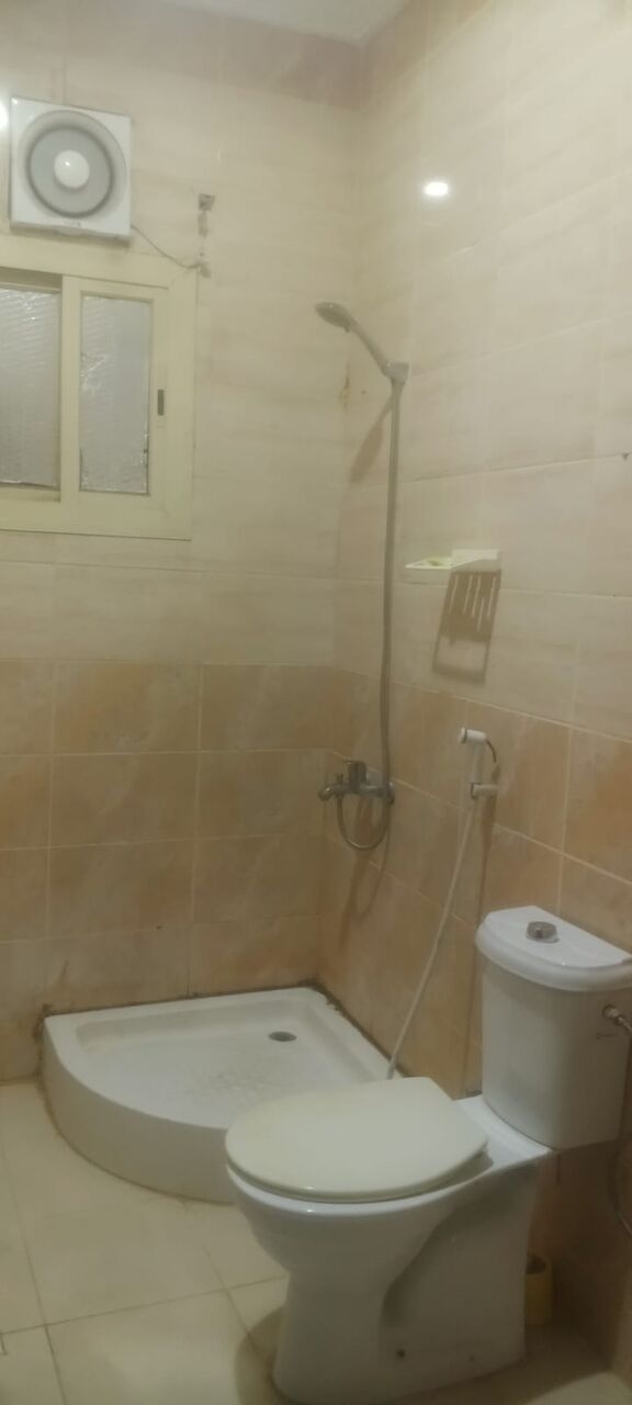 Jeddah, Housing Exchanges, SAR 600/month,  3 BR,  36 Sq. Meter,  ONE SEPARATE ROOM IN 3BR FLAT AVAILABLE FOR BACHELOR (Seperate Rooms Availabl)