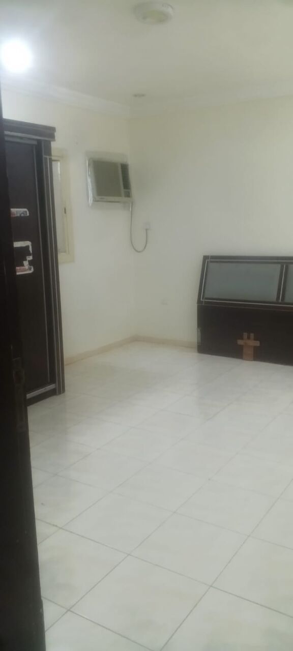 Jeddah, Housing Exchanges, SAR 600/month,  3 BR,  36 Sq. Meter,  ONE SEPARATE ROOM IN 3BR FLAT AVAILABLE FOR BACHELOR (Seperate Rooms Availabl)