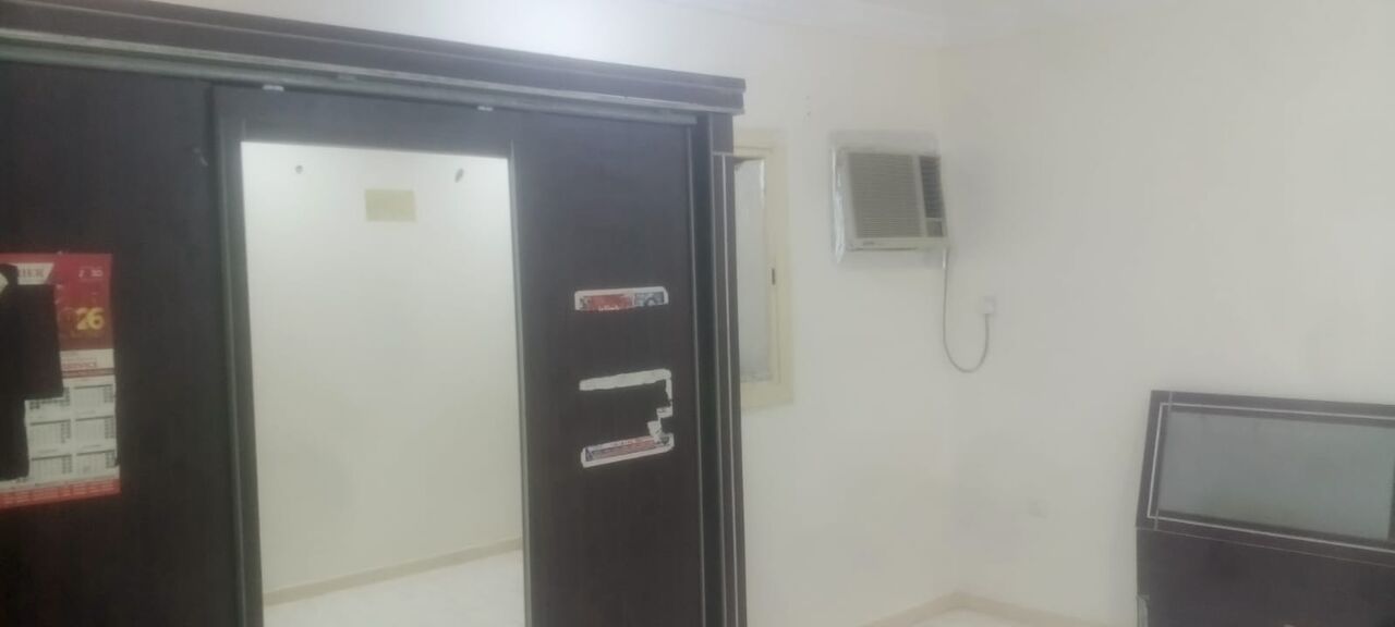 Jeddah, Housing Exchanges, SAR 600/month,  3 BR,  36 Sq. Meter,  ONE SEPARATE ROOM IN 3BR FLAT AVAILABLE FOR BACHELOR (Seperate Rooms Availabl)
