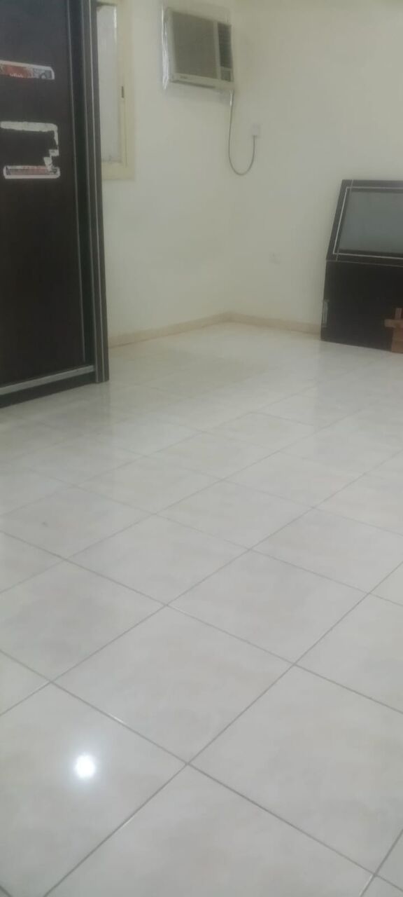 Jeddah, Housing Exchanges, SAR 600/month,  3 BR,  36 Sq. Meter,  ONE SEPARATE ROOM IN 3BR FLAT AVAILABLE FOR BACHELOR (Seperate Rooms Availabl)