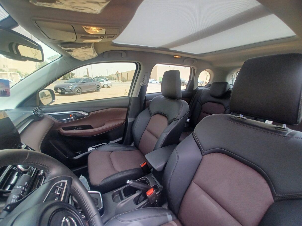 Al Muruj, Vehicles, Cars & Trucks , SAR 75000,  Toyota Urban Cruiser,  2025,  Automatic,  16100 KM,  ,  Model,  GLX, 360 Camera, Leather Seats, Sunroof !