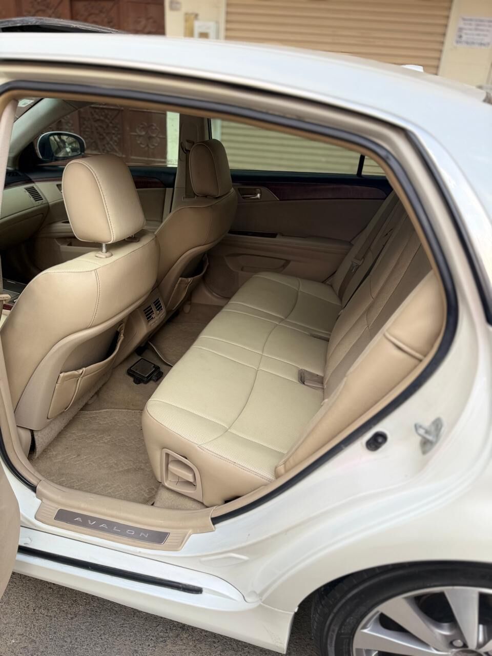 Riyadh, Vehicles, Cars & Trucks , SAR 38000,  Toyota Avalon,  2011,  Automatic,  370000 KM,    Limied