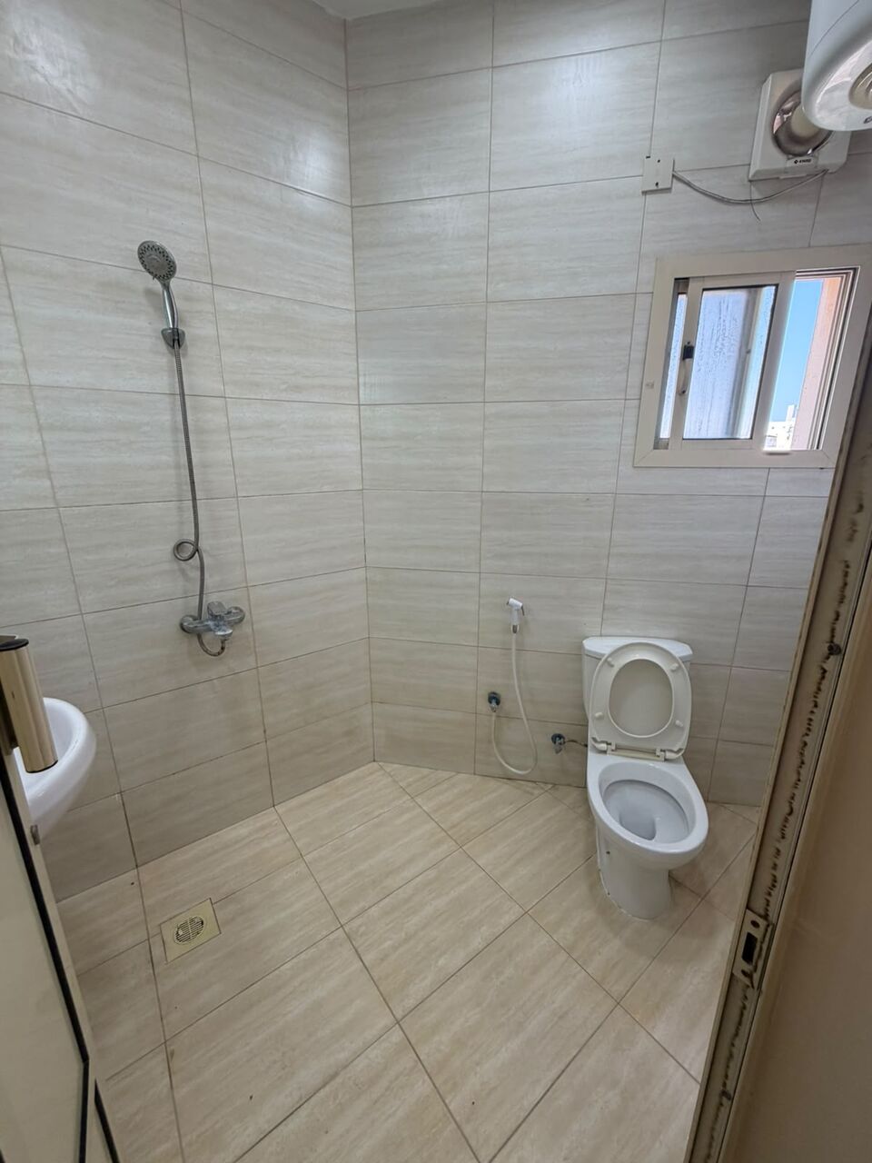 Gudaibiya, Apartments, Flats, Houses & Villas, BHD 170/month,  1 BR,  120 Sq. Meter,  Semi Furnished 1bhk With Ewa