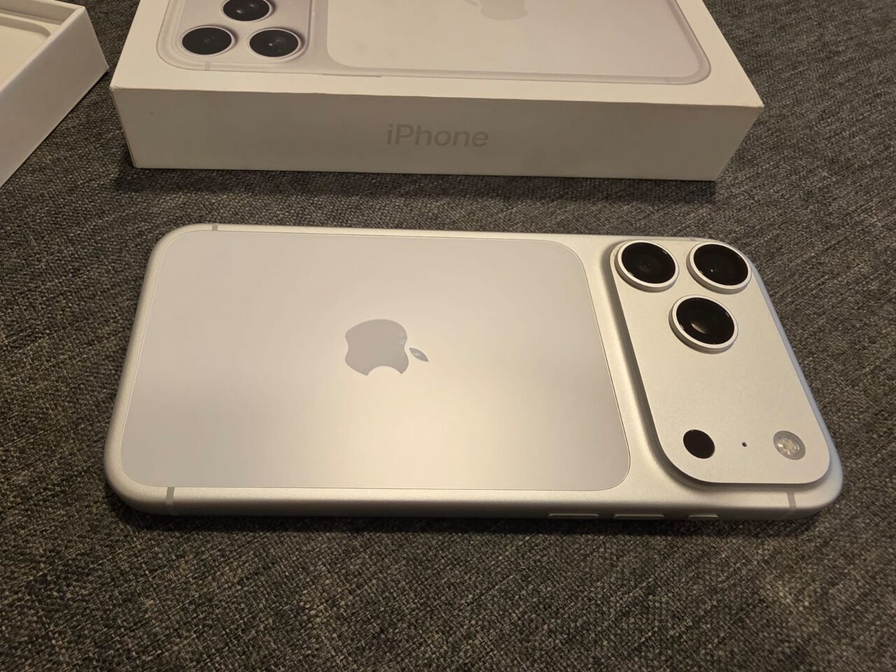 Al Sulaymaniyyah, Mobile Phones, SAR 4300,  Apple IPhone 17 Pro Max 256GB Silver