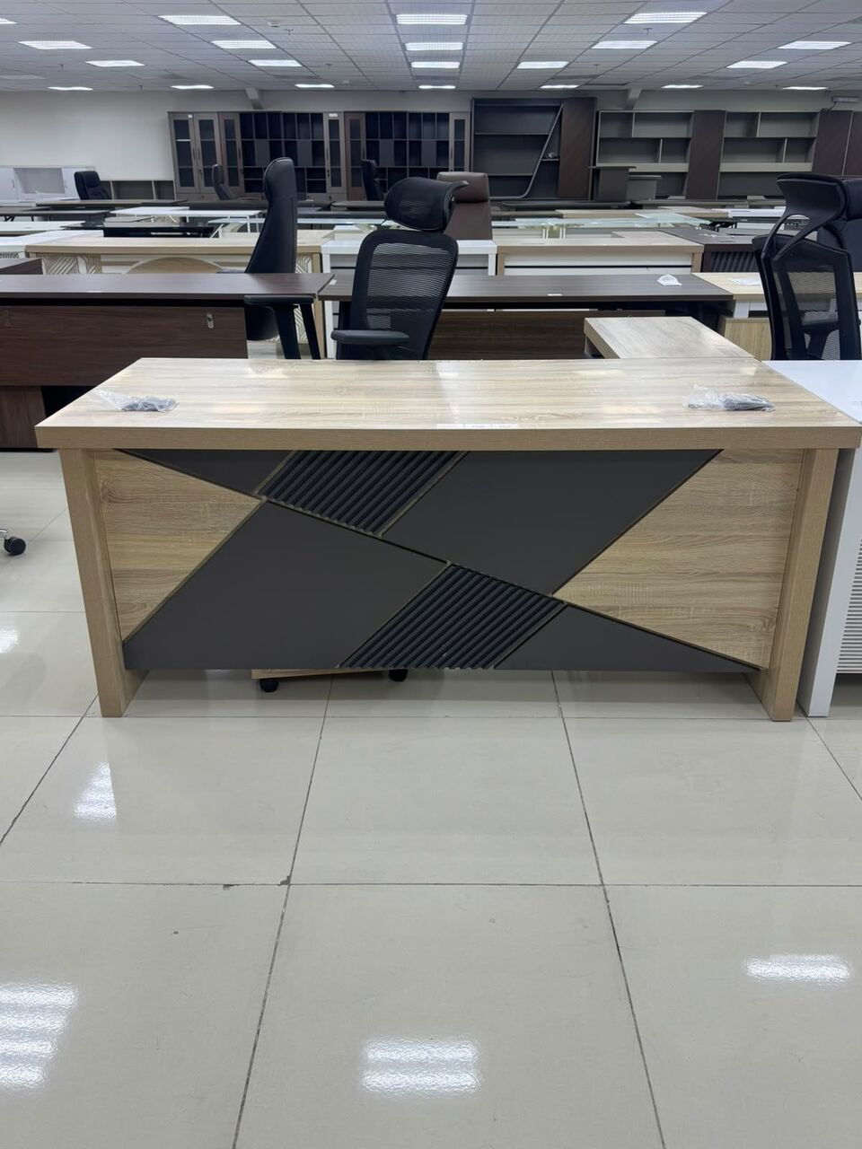 Jeddah, Furniture, SAR 5,  New Office Desk Available In Low Price