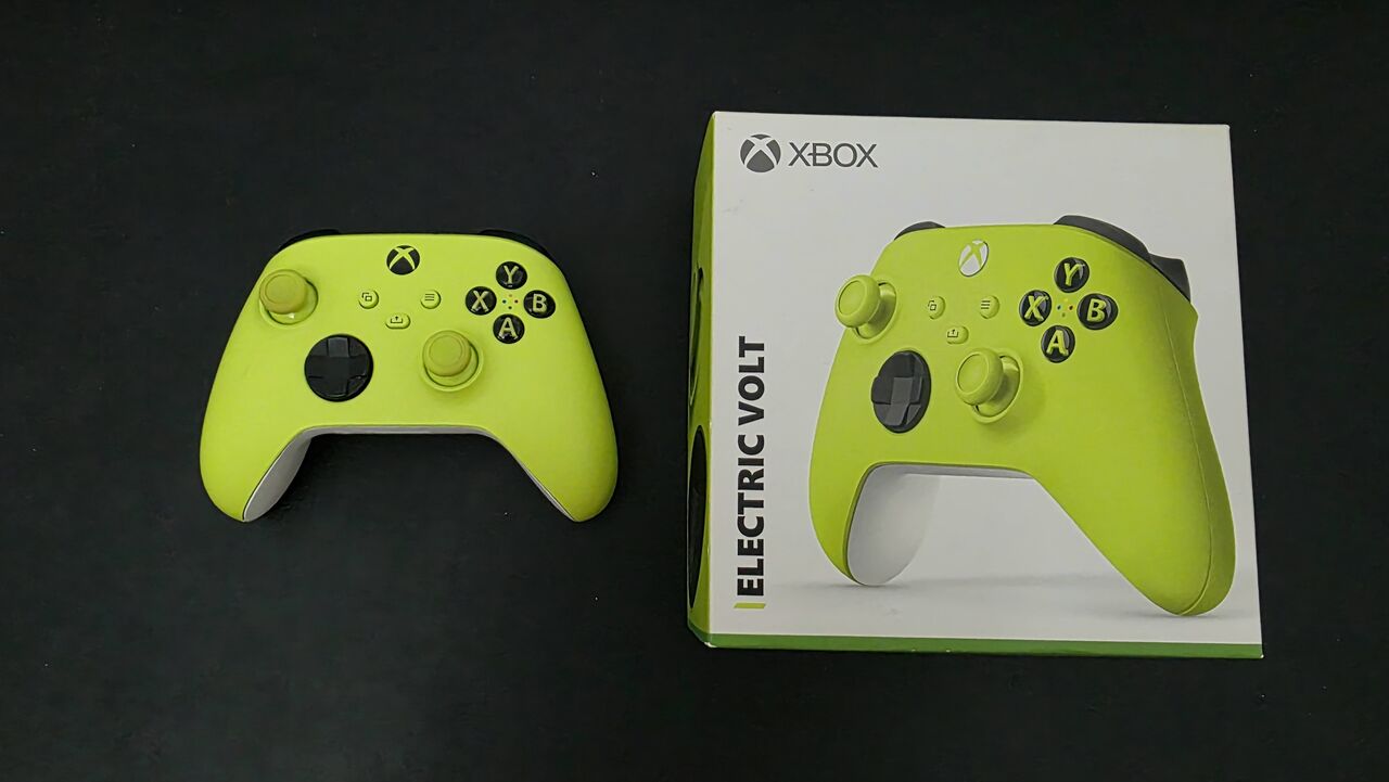 Riyadh, Computers, SAR 180,  Xbox Core Wireless Controller &ndash; Electric Volt