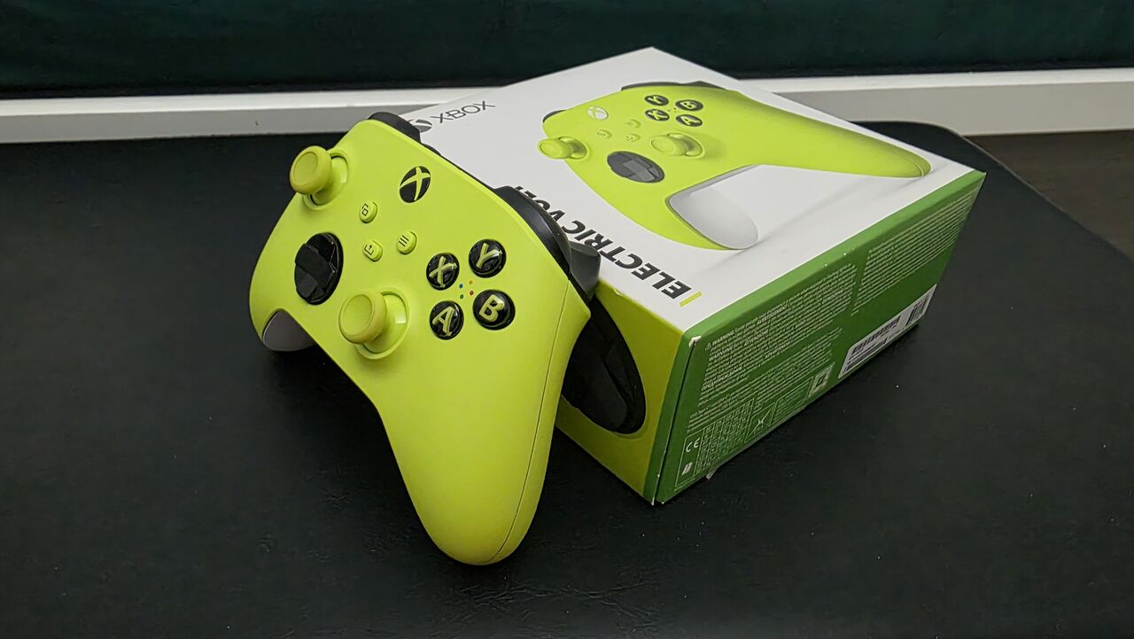 Riyadh, Computers, SAR 180,  Xbox Core Wireless Controller &ndash; Electric Volt